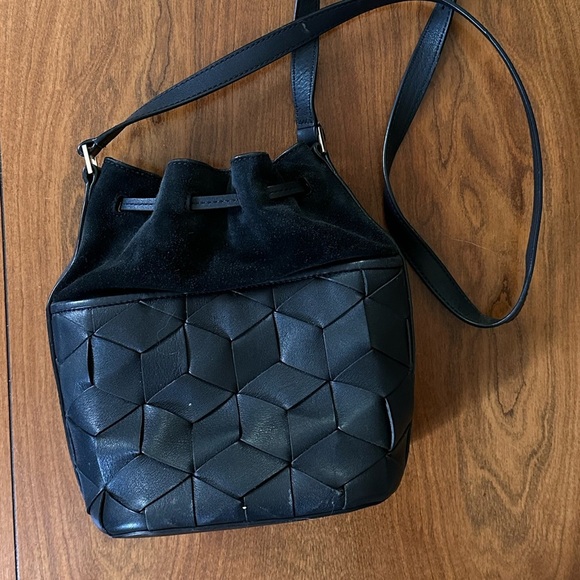 Welden Black Leather Hexagon Weave Bucket Bag | Crossbody - Picture 3 of 6